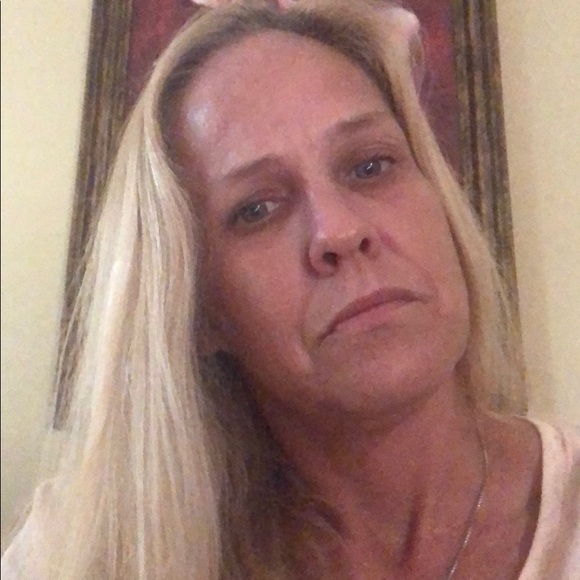 Meet your Posher, Heather - Picture 1 of 2